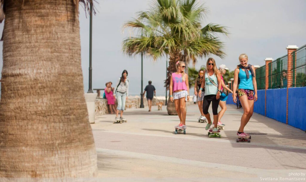 This image has an empty alt attribute; its file name is Longboard-paseo-1-1024x609.jpg
